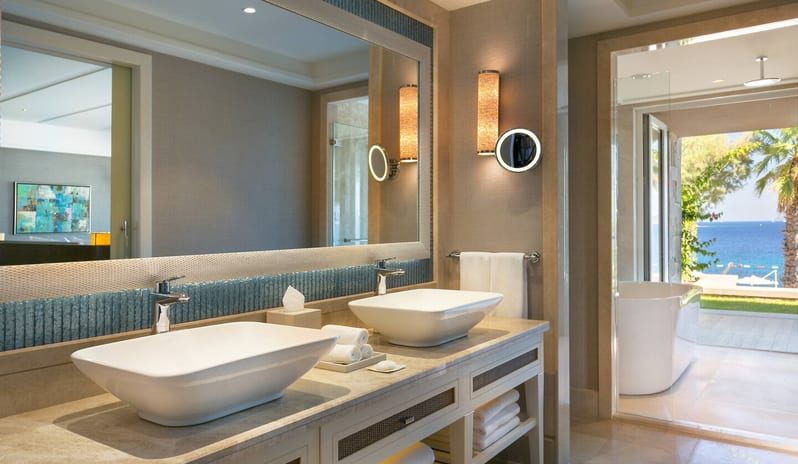 CARESSE HOTEL - DELUXE MARINE SUITE DRESSING ROOM